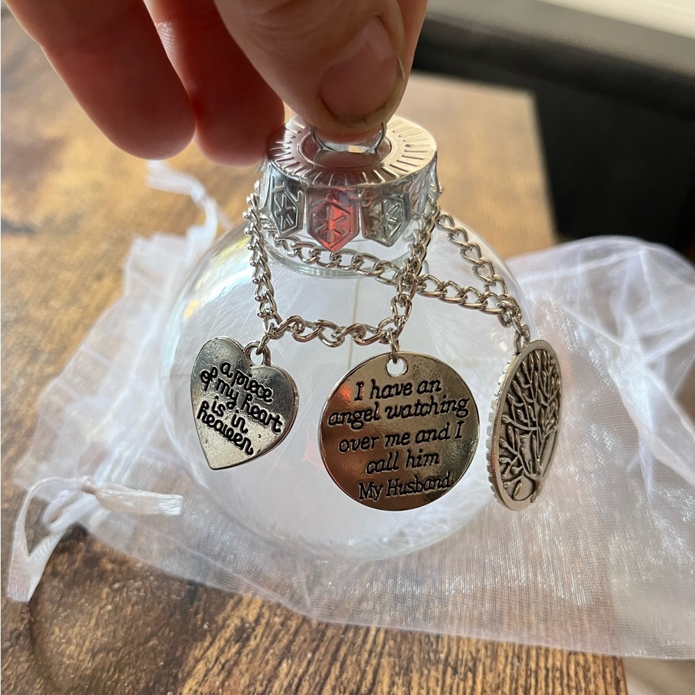 🎄XMAS- Husband 2” Clear Memorial Ornament with charms